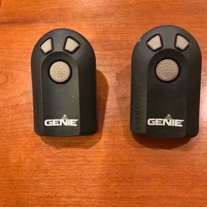 NWOT, Genie garage door 2 Keys